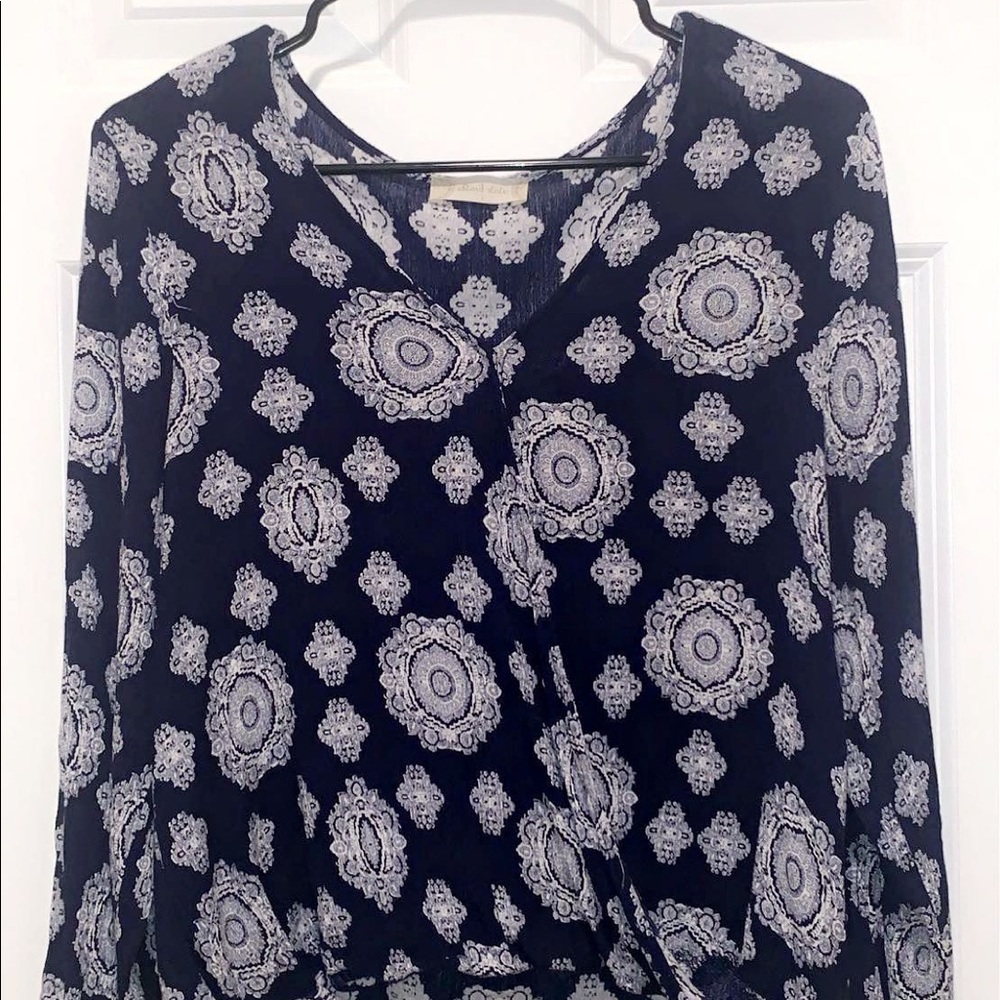 Navy blue pattered cropped shirt